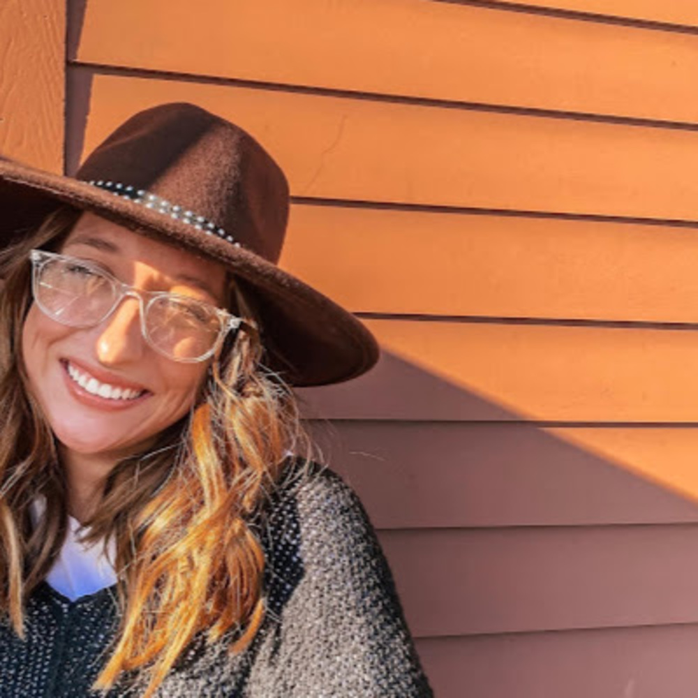 Meet your Posher, Hallee